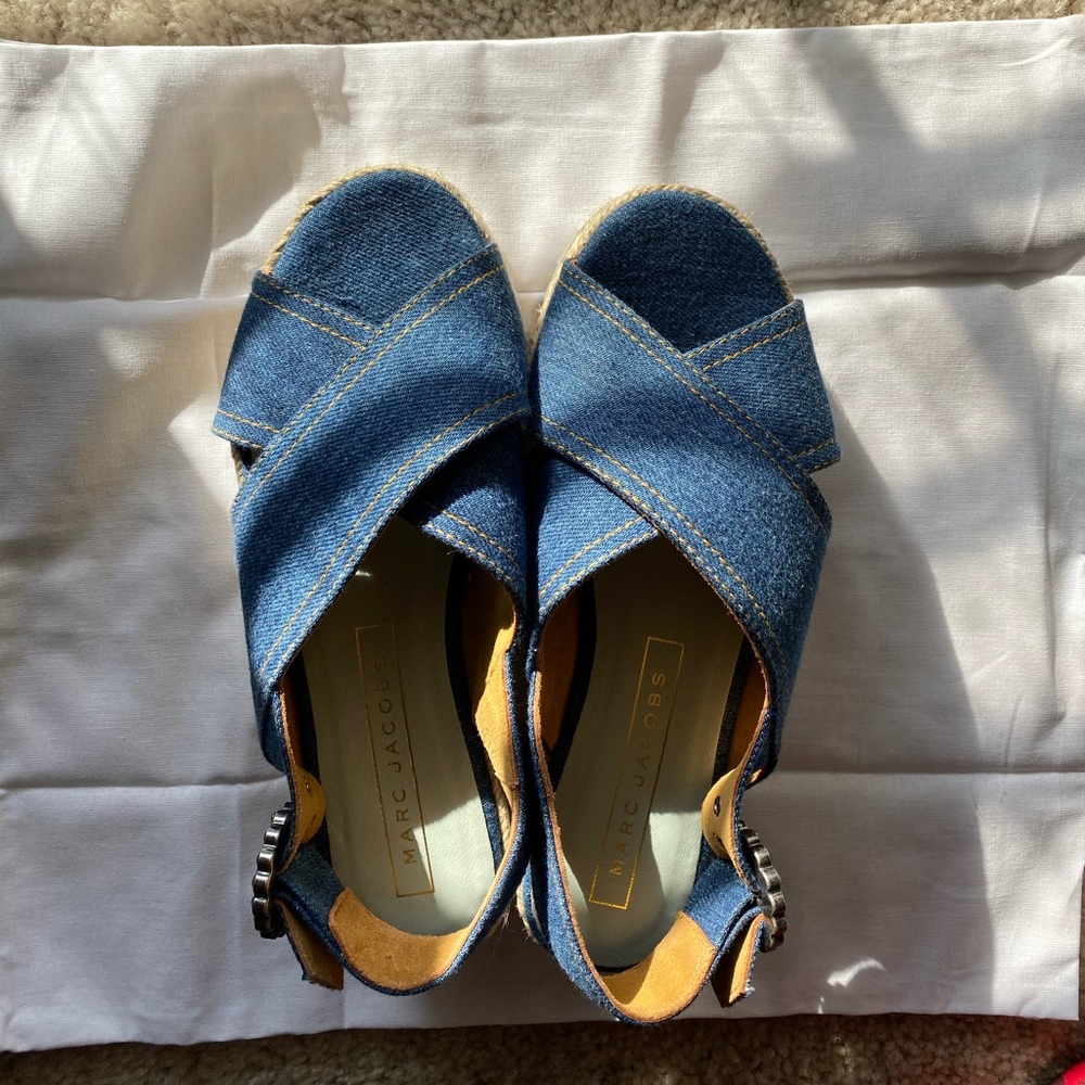 Marc Jacobs sandal!